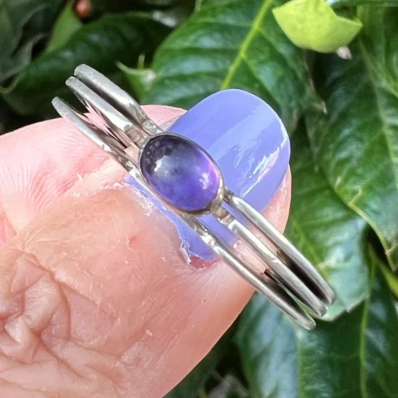 VINTAGE ARTISAN CRAFTED DESIGNER 925SS AMETHYST CABOCHON TRIPLE 3 RINGS UNIQUE
